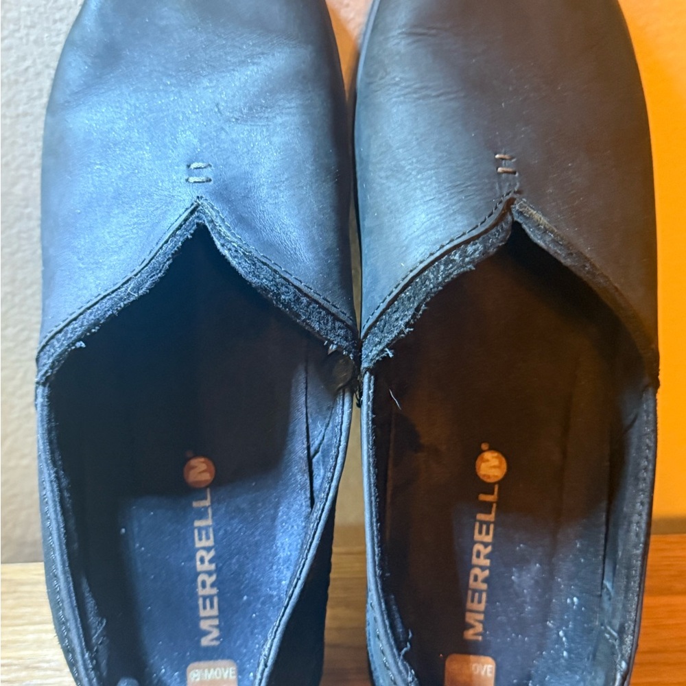 Women’s Merrell Select Grip Black Leather Slip-Ons Size 9
